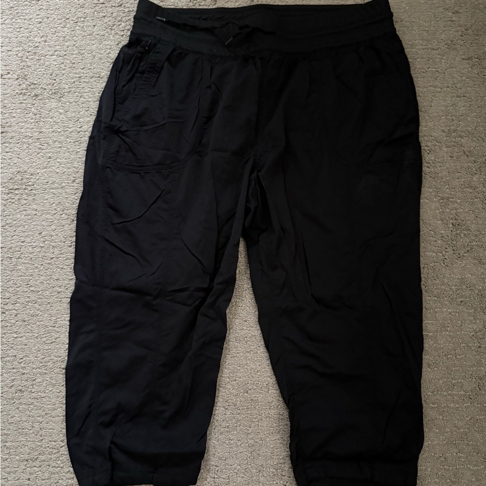The North Face Women's Black Track Pants - capri length